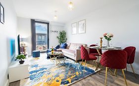 Caliber Stays Apartments & Homes - The Aphrodite Suite- 2 Bedroom Apartment - City Centre - Free Netflix & Rooftop Skyline Views